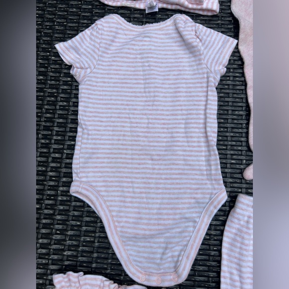 Baby gap first favorites 3-6 set - Picture 9 of 10